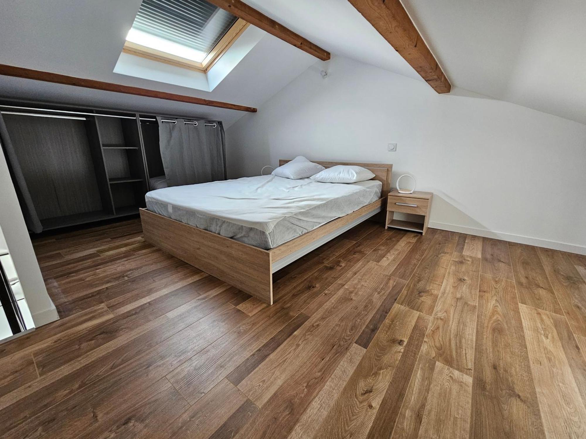 Guy Apartment *